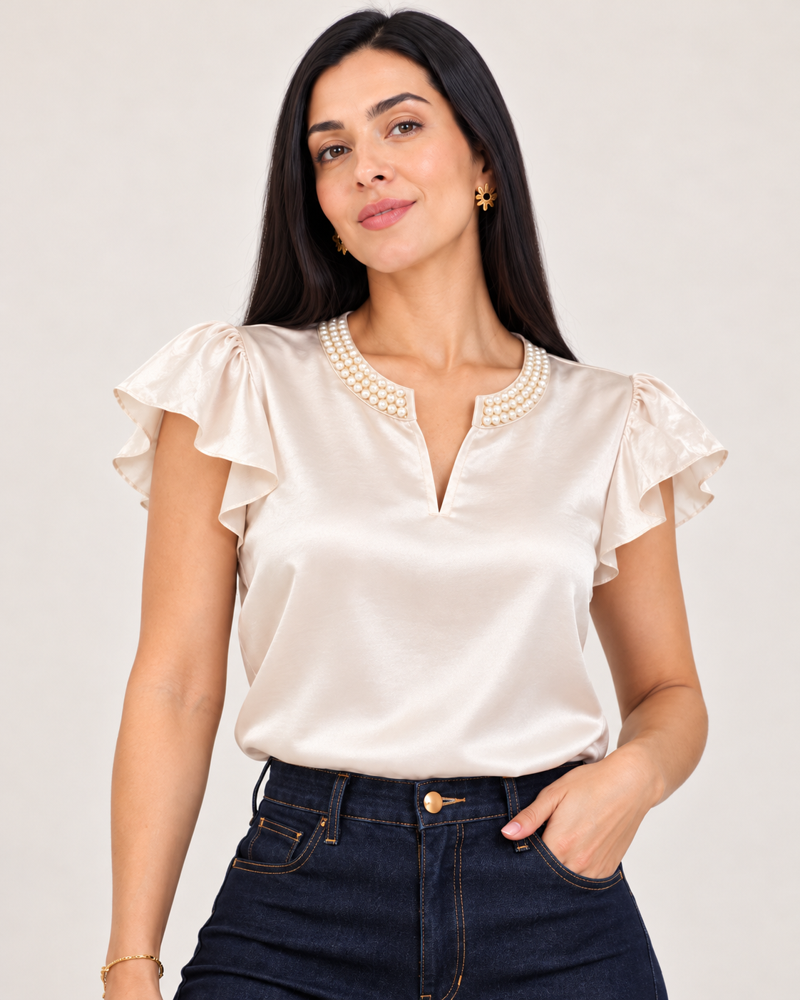 Camisa Comper Vainilla, vista frontal, mangas con volantes y cuello con perlas decorativas