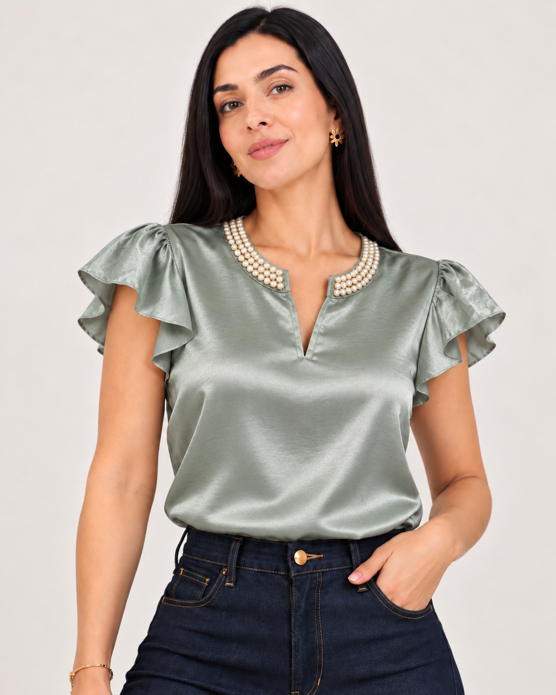 Camisa Comper Verde, vista frontal, mangas con volantes y cuello con perlas decorativas